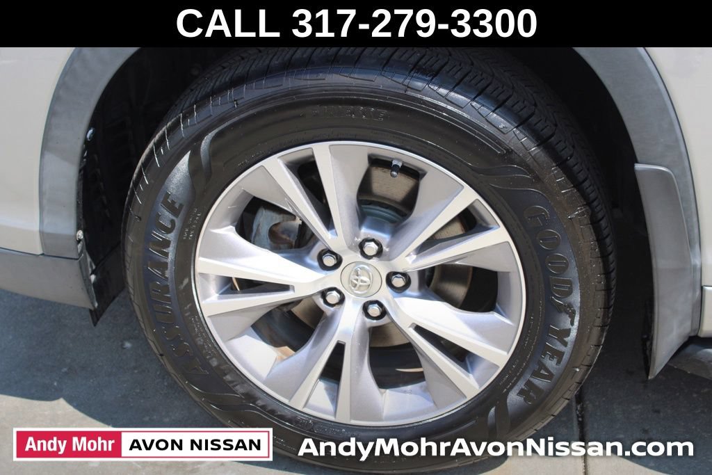 Used 2014 Toyota Highlander XLE FWD image 12