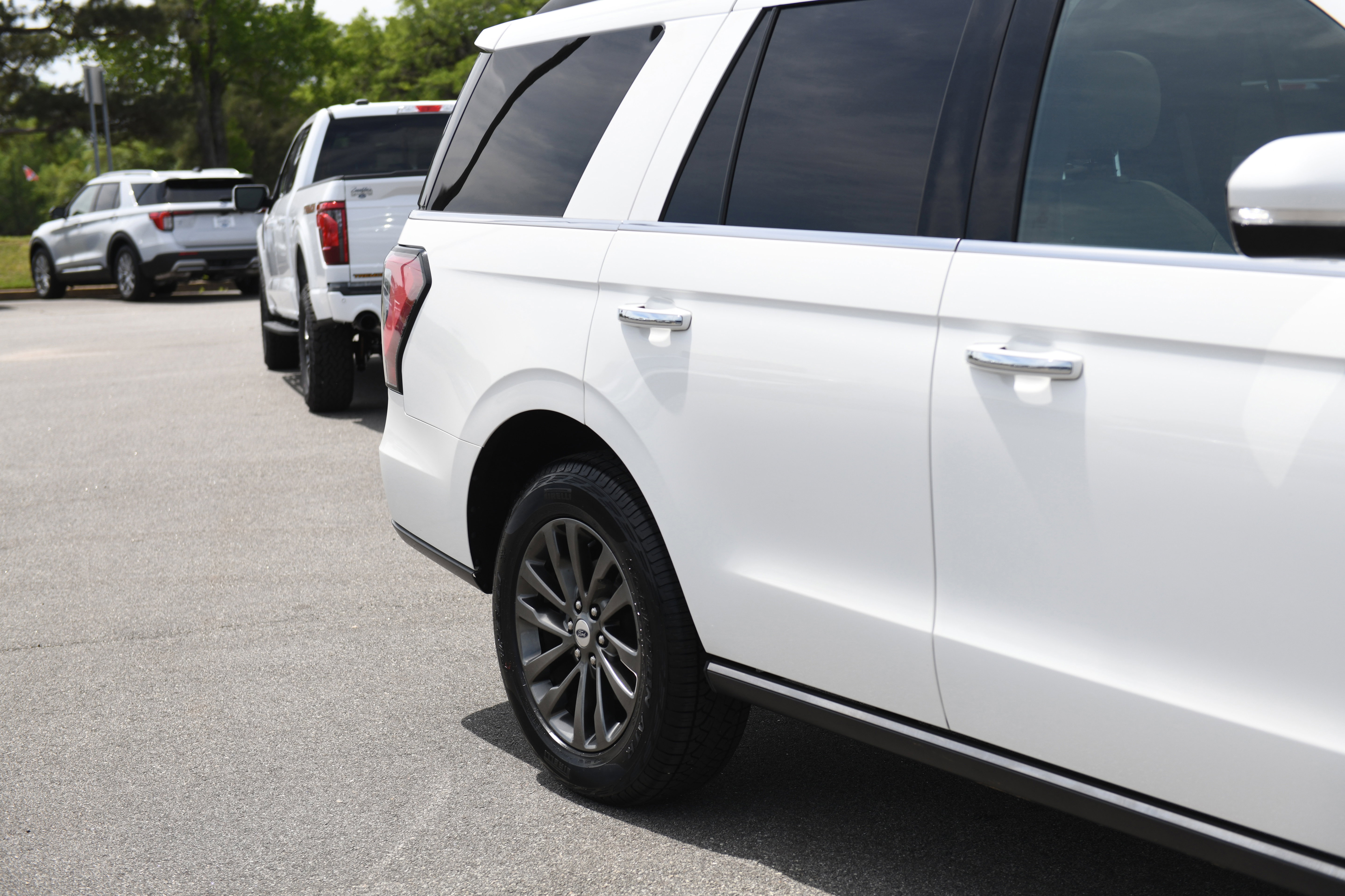 Used 2020 Ford Expedition Limited w/ Equipment Group 301A image 3