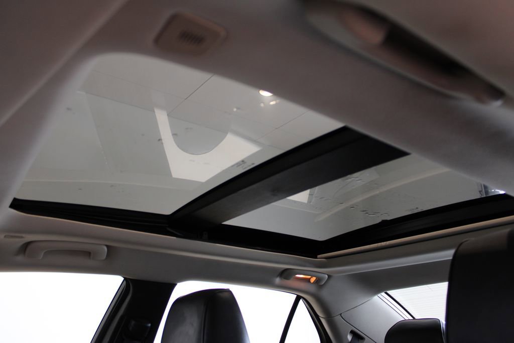 Used 2023 Chrysler 300 Touring L w/ Popular Equipment Group image 23