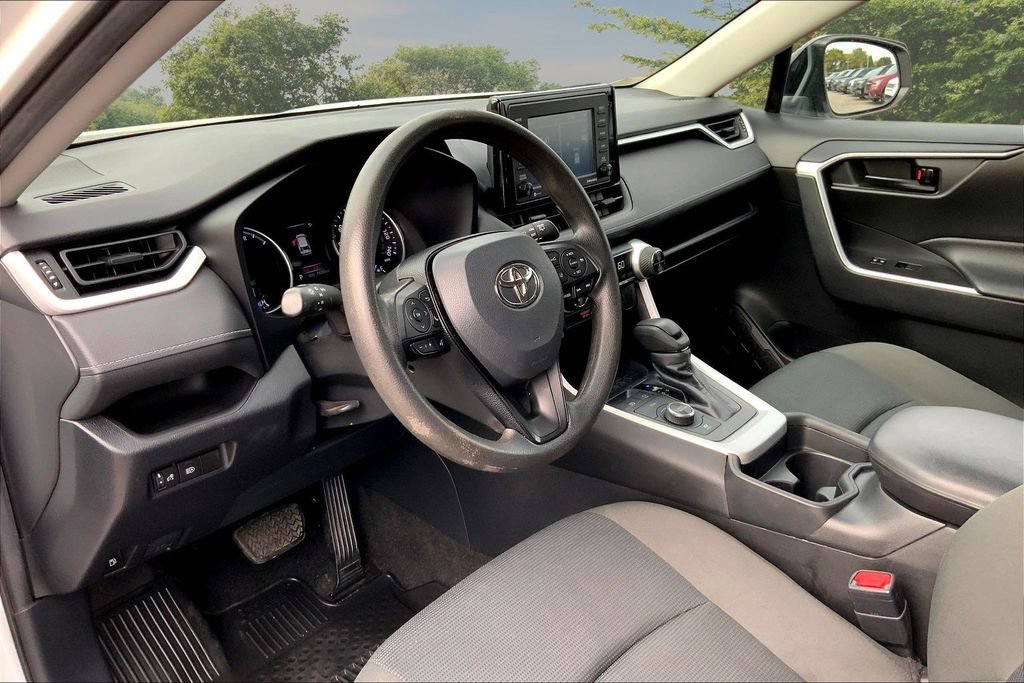 Used 2021 Toyota RAV4 LE AWD/4WD image 17