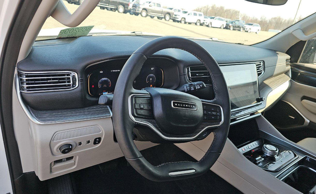 Used 2023 Jeep Wagoneer Series II w/ HD Trailer Tow Package image 9