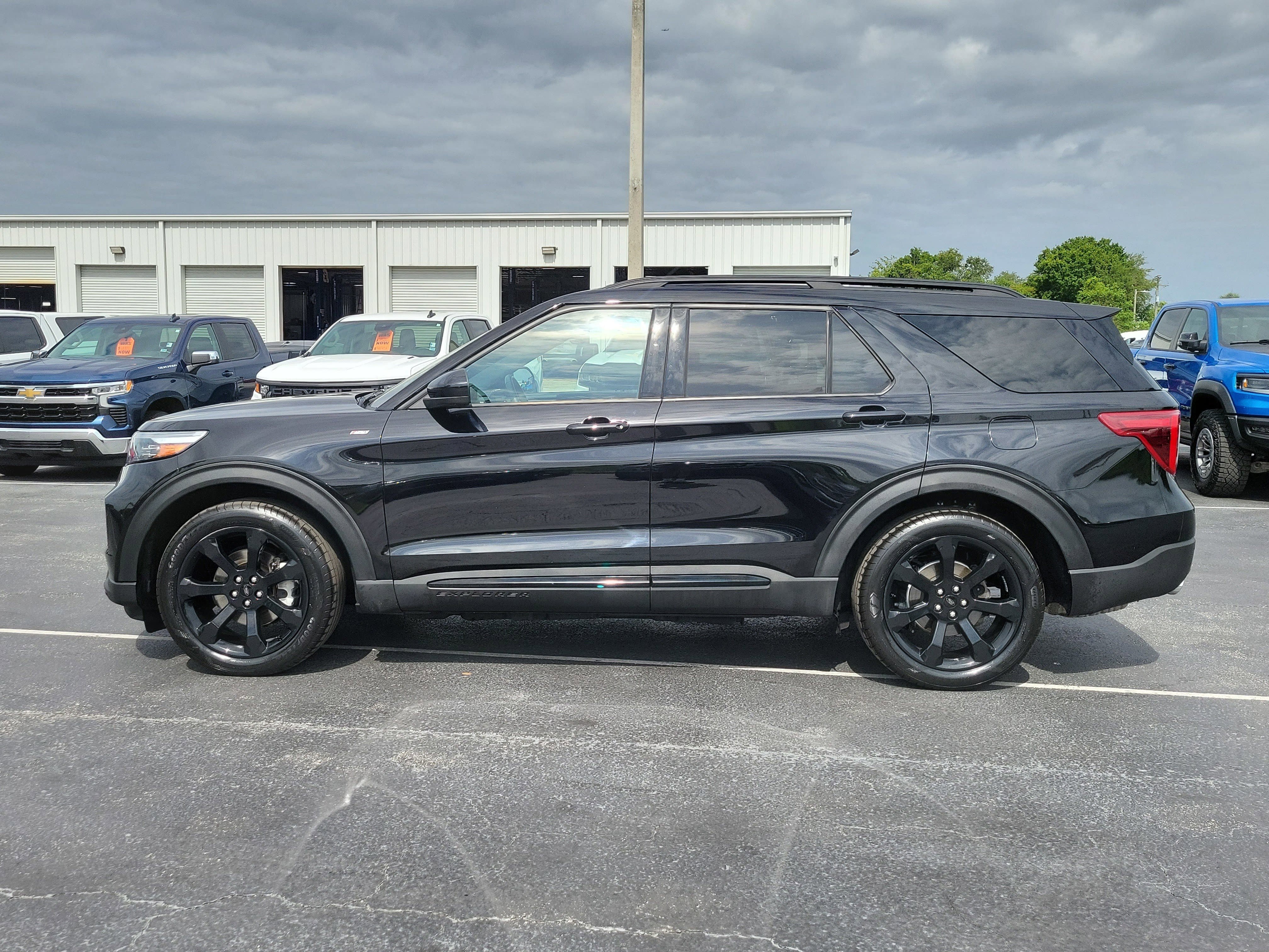 Used 2023 Ford Explorer ST-Line w/ Class IV Trailer Tow Package RWD image 7