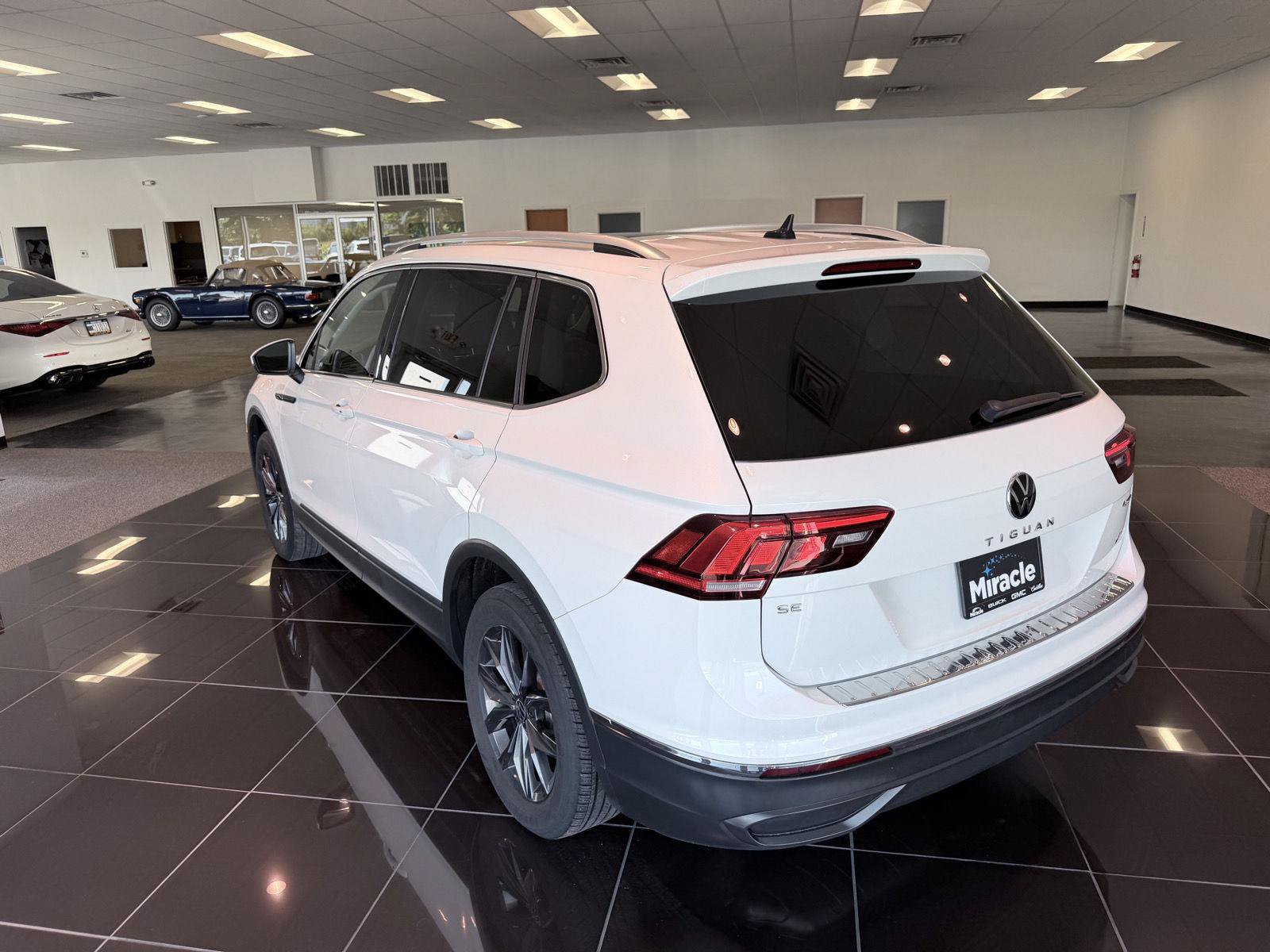 Used 2023 Volkswagen Tiguan SE AWD/4WD image 4