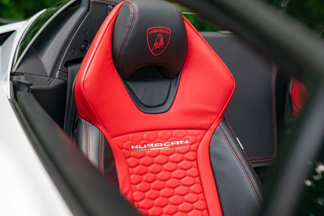 Used 2019 Lamborghini Huracan LP 580-2 RWD image 39