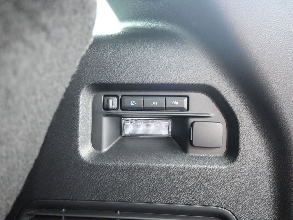 Used 2025 Ford Explorer ST-Line w/ Premium Package image 31