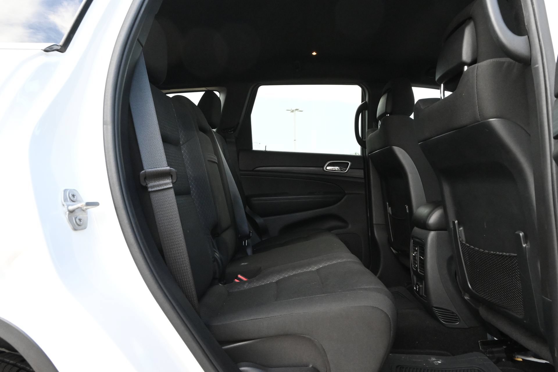 Used 2020 Jeep Grand Cherokee Laredo w/ Security & Convenience Group AWD/4WD image 24