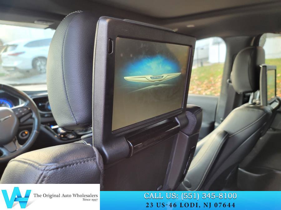 Used 2020 Chrysler Pacifica Touring-L Plus w/ S Appearance Package image 14