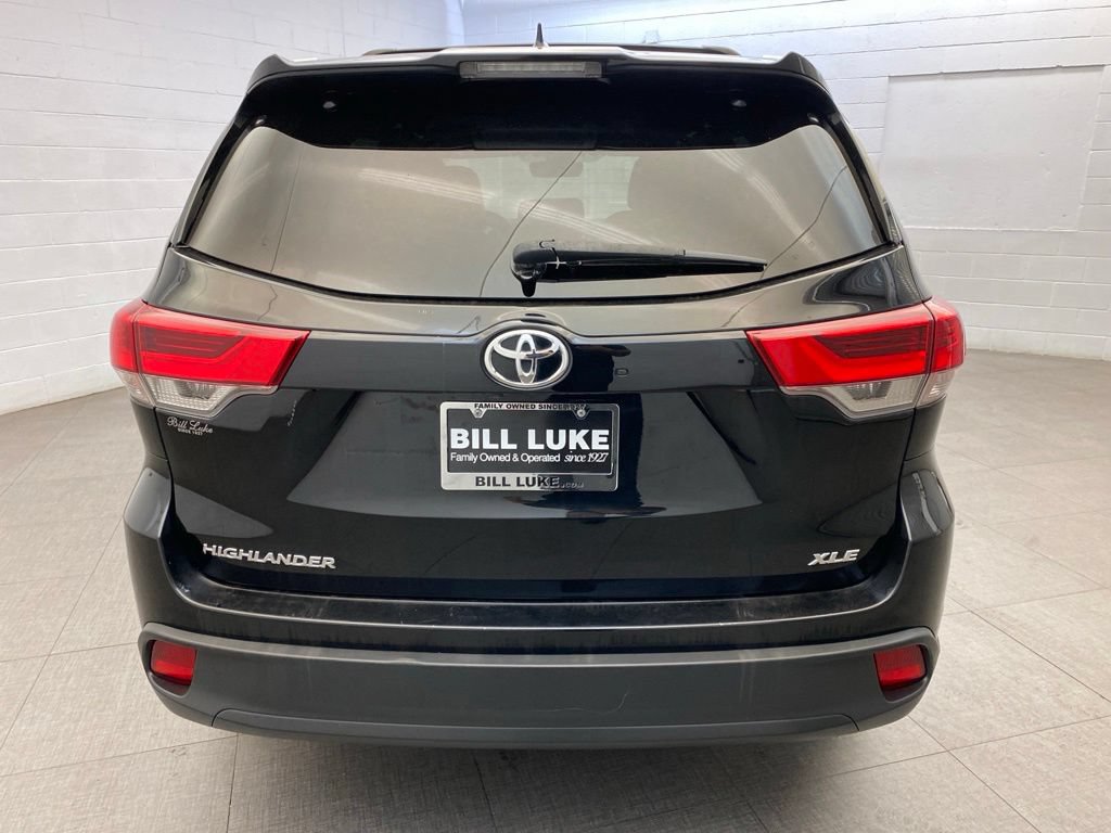 Used 2017 Toyota Highlander XLE w/ Carpet Mat Package FWD image 7