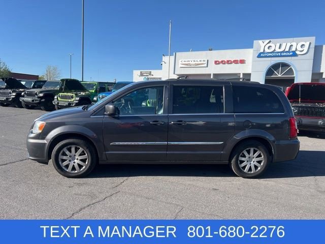 Used 2015 Chrysler Town & Country Touring FWD image 2