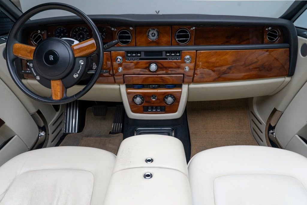 Used 2010 Rolls-Royce Phantom Drophead Coupe image 2