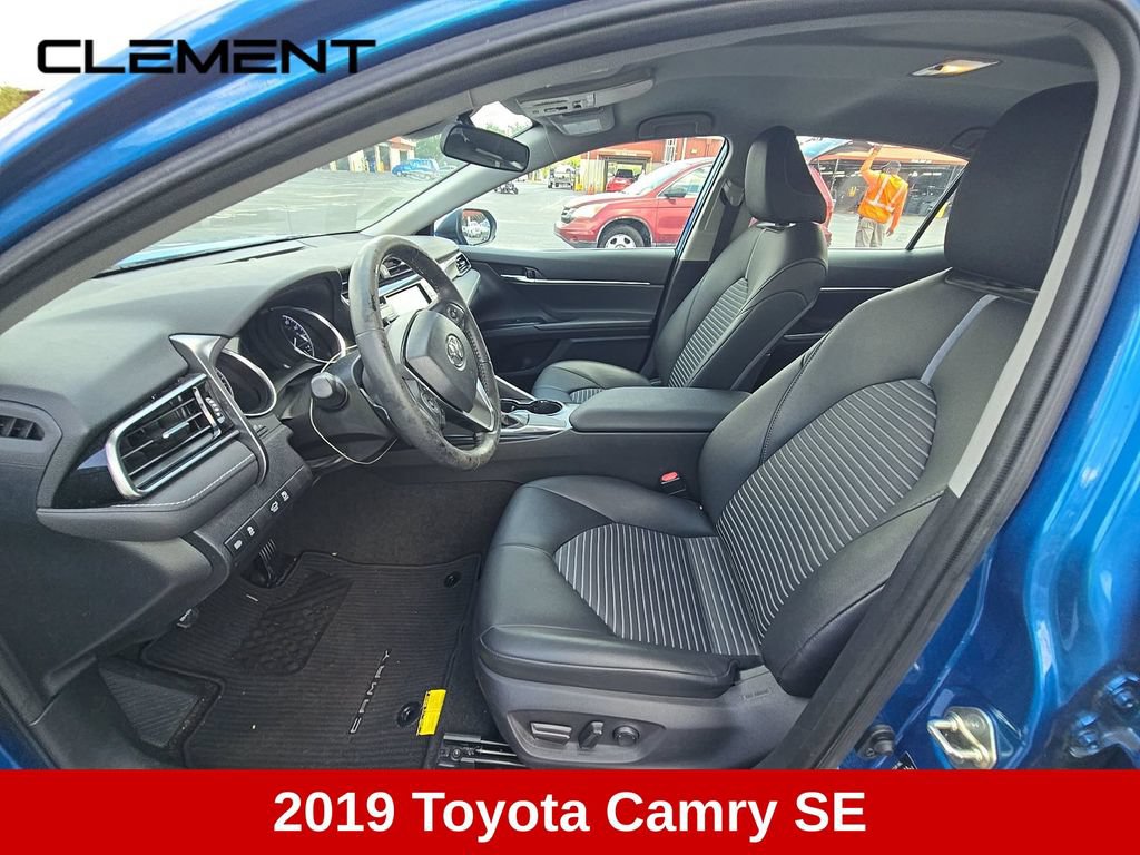 Used 2019 Toyota Camry SE FWD image 4