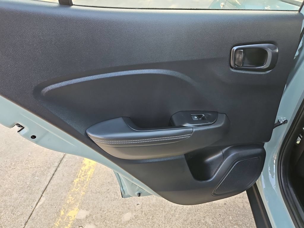 Used 2025 Hyundai Venue Limited FWD image 27