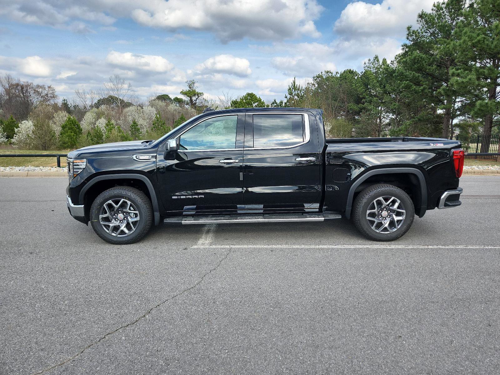 New 2026 GMC Sierra 1500 SLT w/ SLT Premium Plus Package AWD/4WD image 2