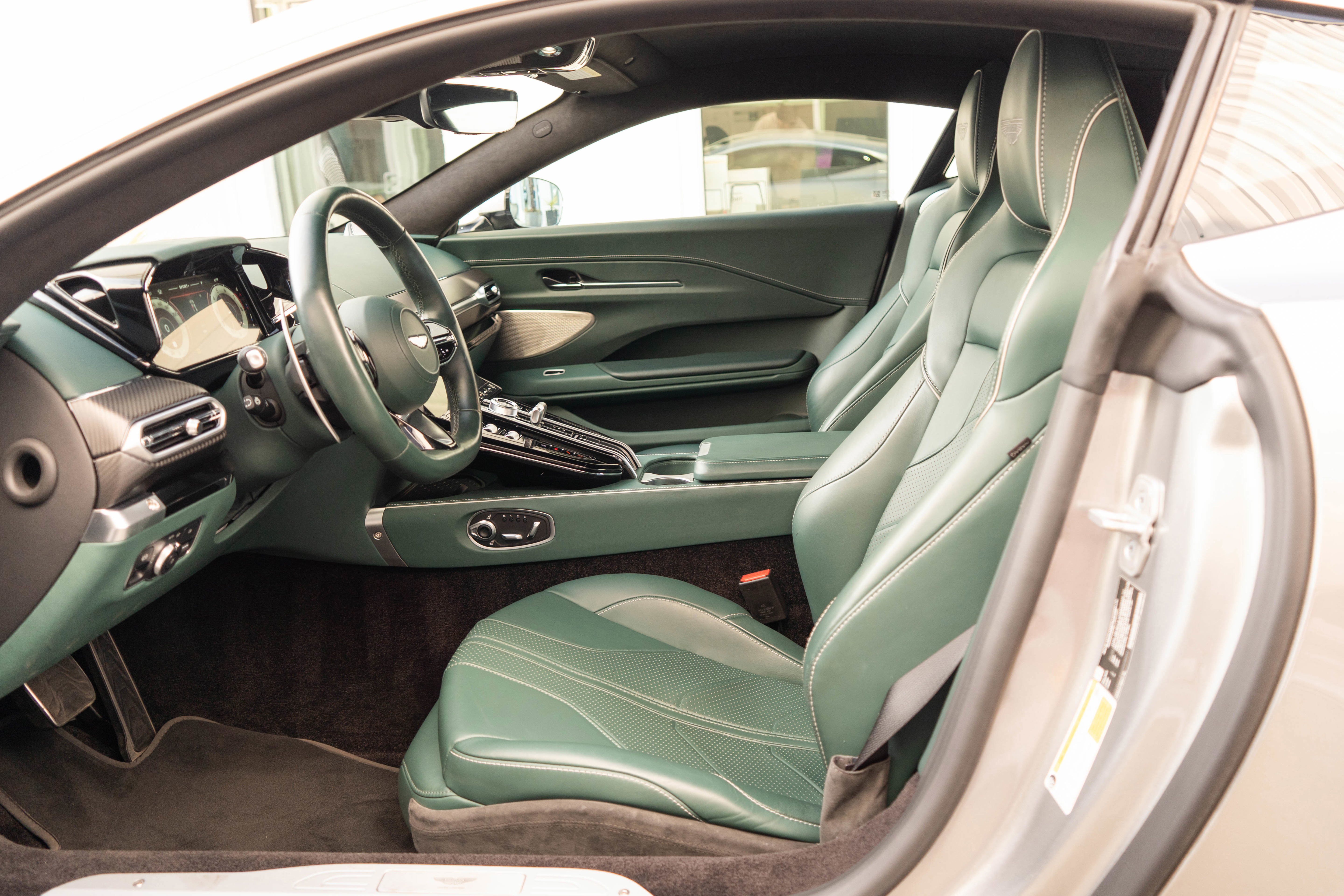 Used 2025 Aston Martin V8 Vantage Coupe image 13