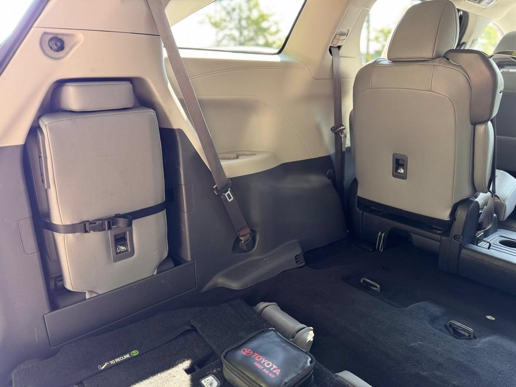 Used 2023 Toyota Sienna XLE FWD image 29