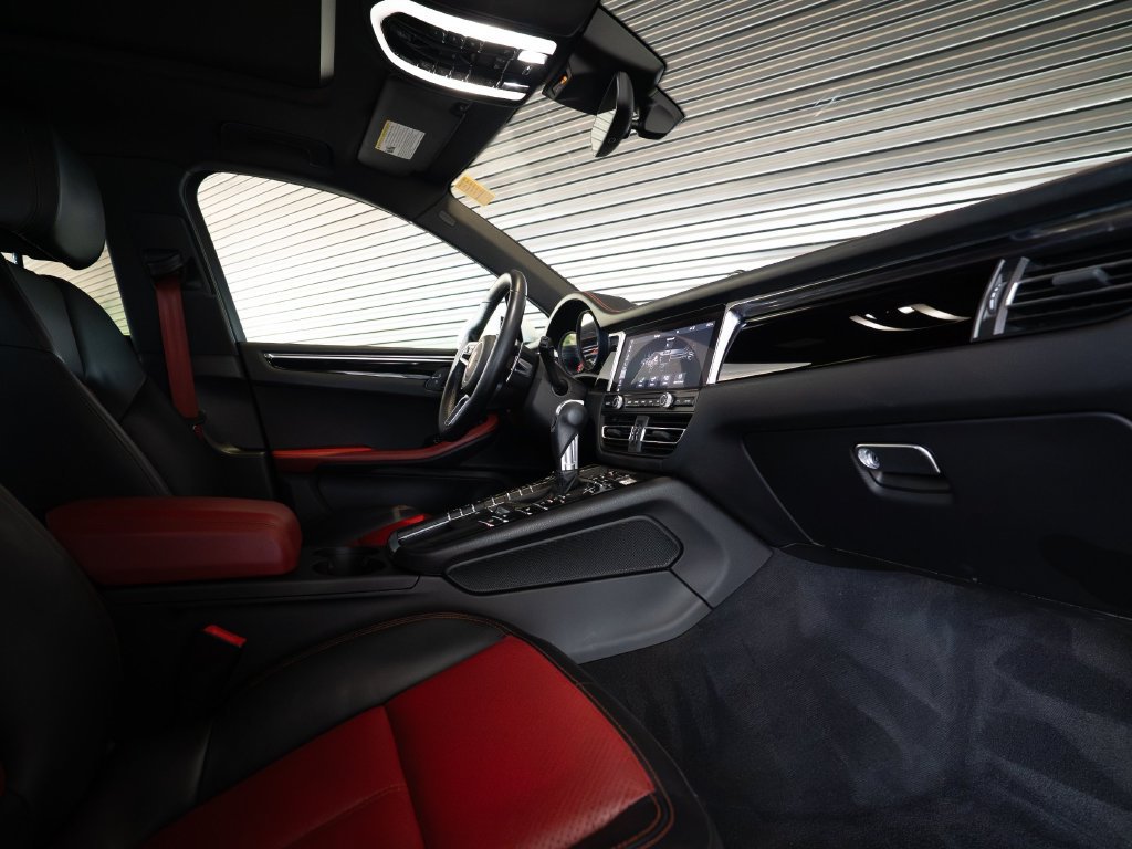 Certified 2021 Porsche Macan AWD/4WD image 28