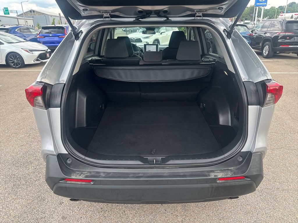 Used 2025 Toyota RAV4 XLE AWD/4WD image 7