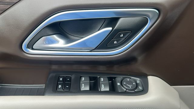 Used 2024 Chevrolet Suburban LT RWD image 12