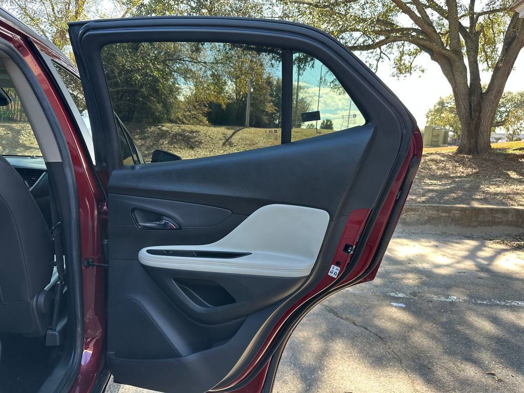 Used 2022 Buick Encore Preferred w/ Safety Package image 39