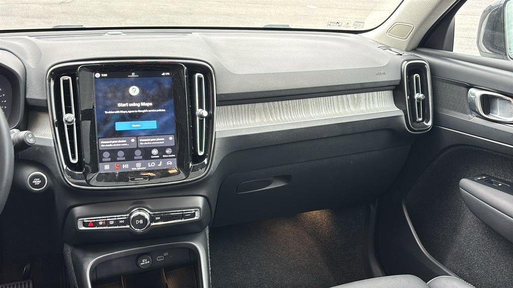 Certified 2026 Volvo XC40 B5 Plus AWD/4WD image 8
