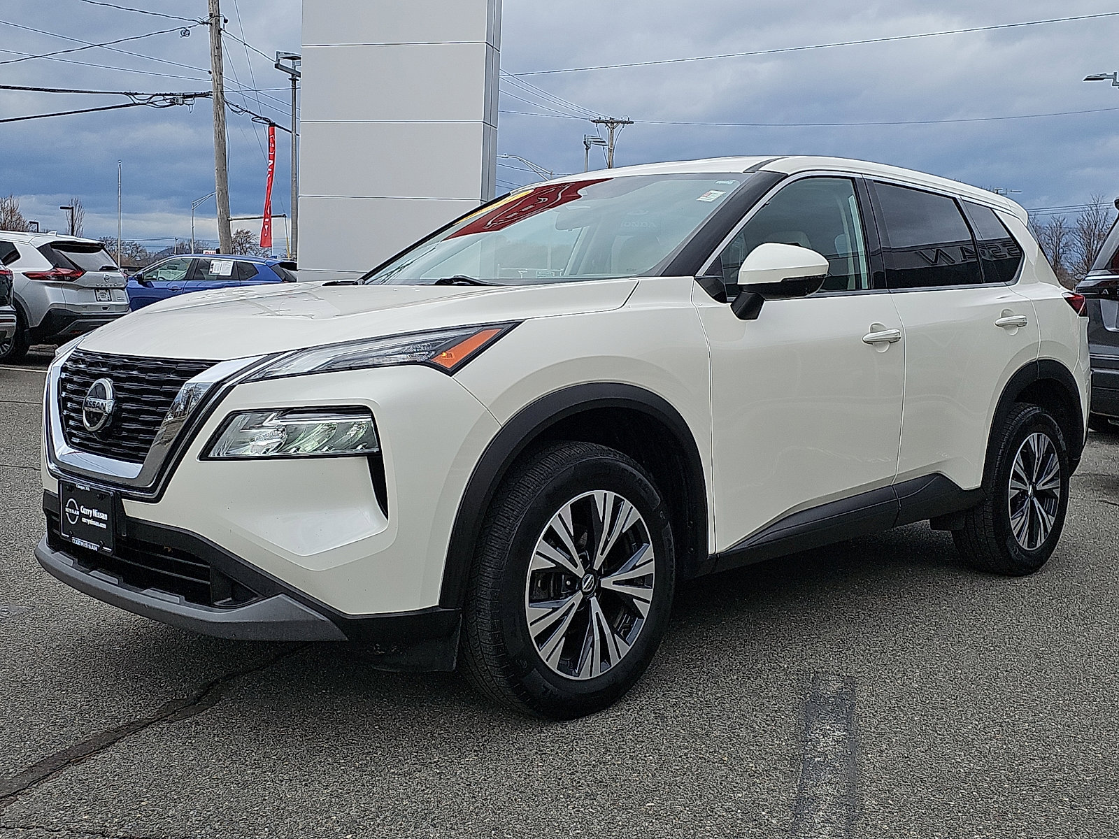 Used 2021 Nissan Rogue SV image 3
