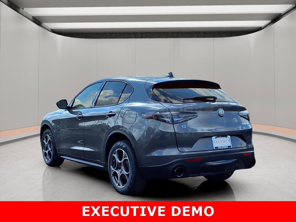 New 2025 Alfa Romeo Stelvio Sprint image 4