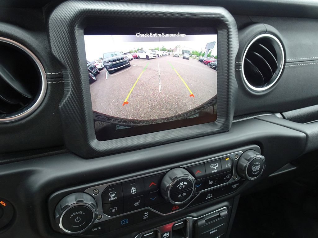 Used 2022 Jeep Wrangler Unlimited Sahara w/ Cold Weather Group AWD/4WD image 18