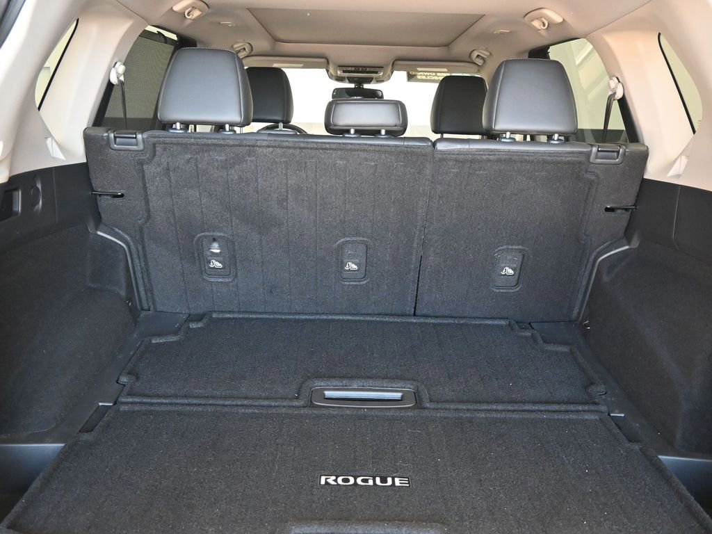 Used 2022 Nissan Rogue Platinum w/ Head-Up Display Package image 18