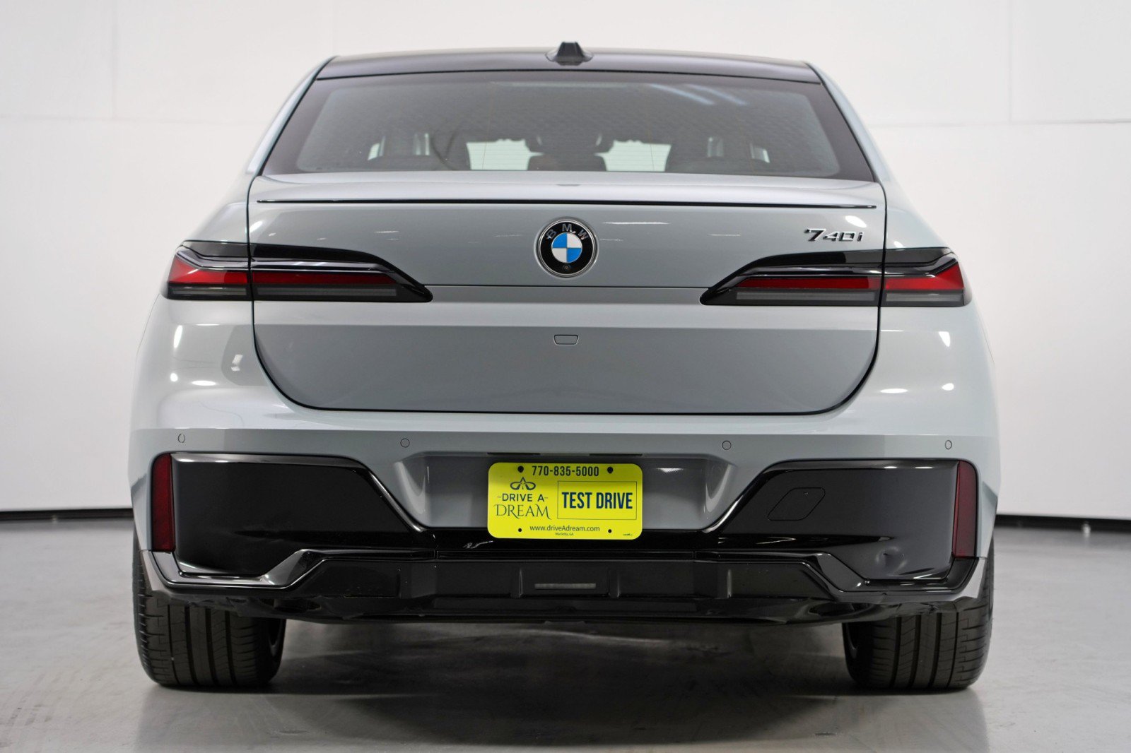 Used 2024 BMW 740i w/ Premium Package 2 RWD image 11