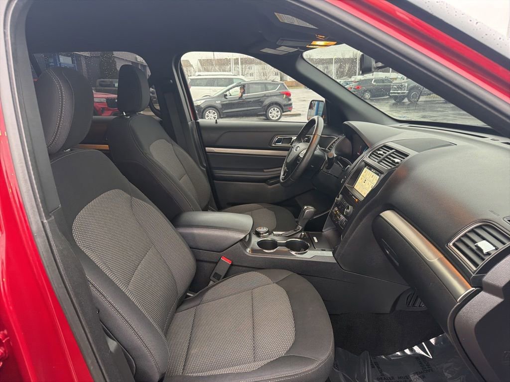 Certified 2018 Ford Explorer XLT w/ Equipment Group 201A image 32
