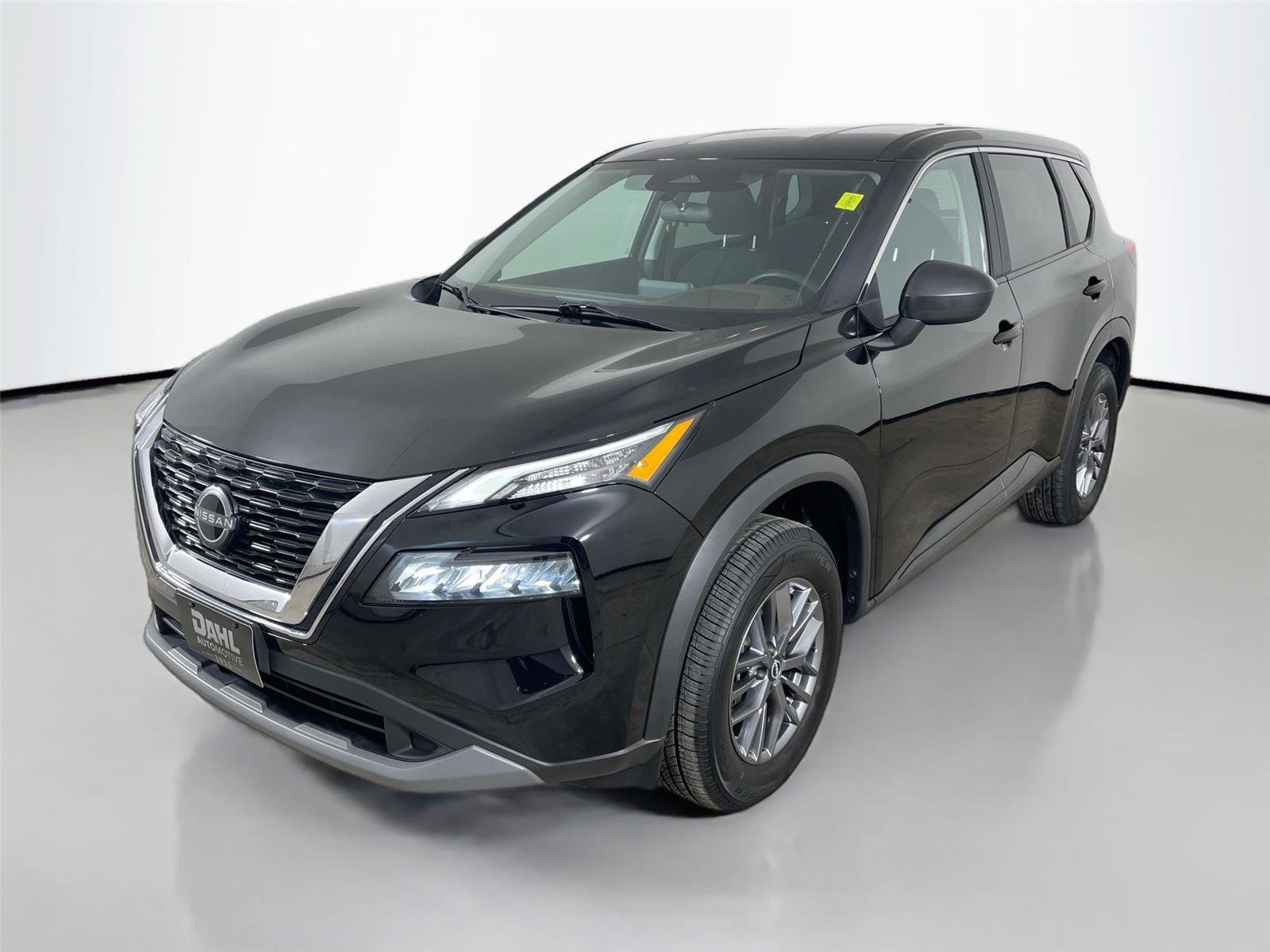 Used 2023 Nissan Rogue S image 4