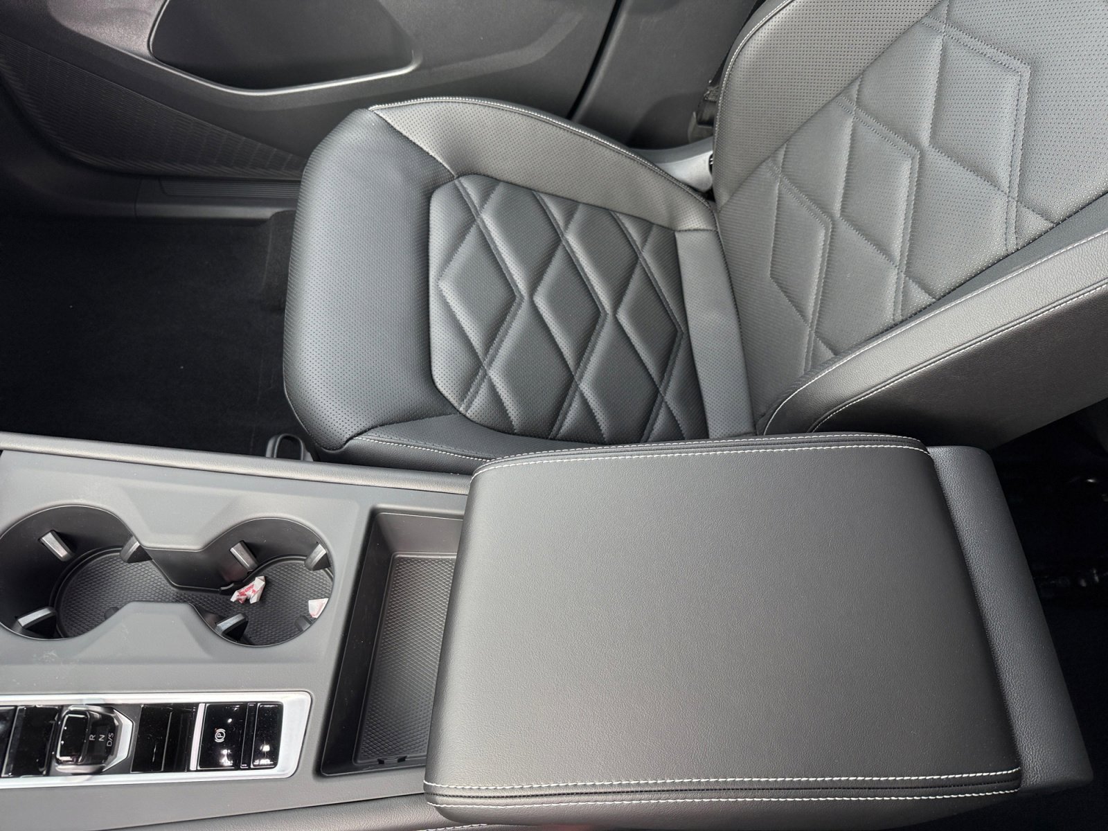 New 2026 Volkswagen Atlas SE image 14