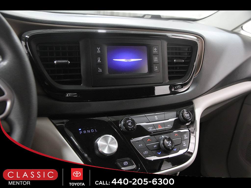 Used 2017 Chrysler Pacifica LX FWD image 9