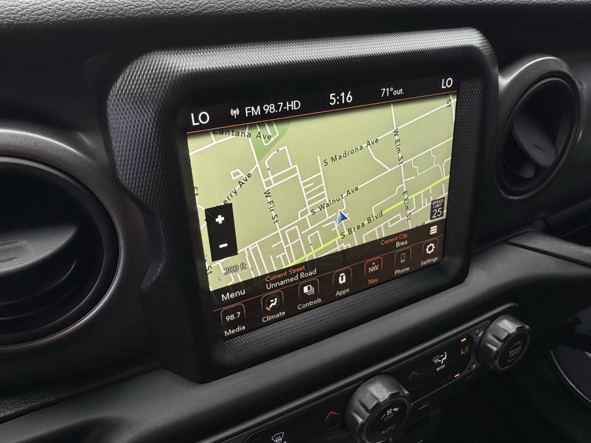 Used 2023 Jeep Gladiator Sport AWD/4WD image 25