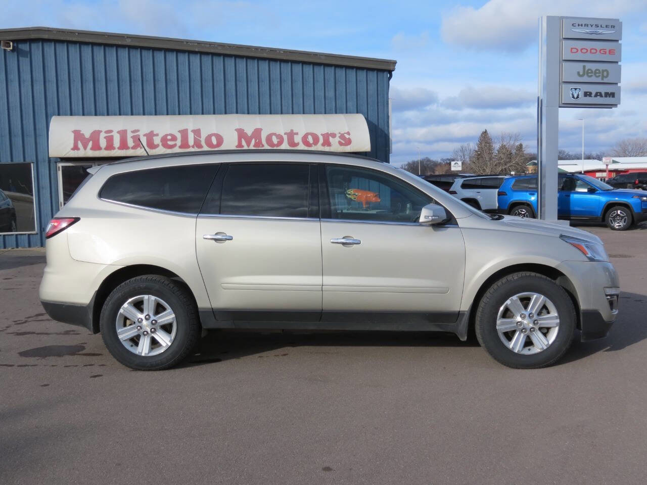 Used 2014 Chevrolet Traverse LT image 1