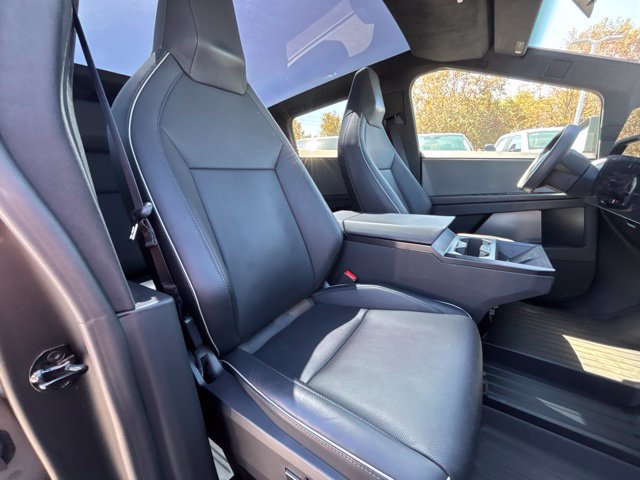 Used 2024 Tesla Cybertruck AWD Crew Cab image 6