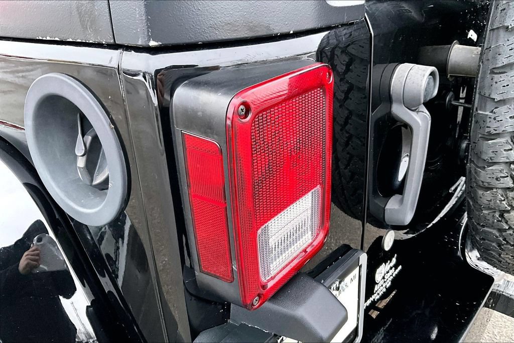 Used 2017 Jeep Wrangler Unlimited Sahara AWD/4WD image 21