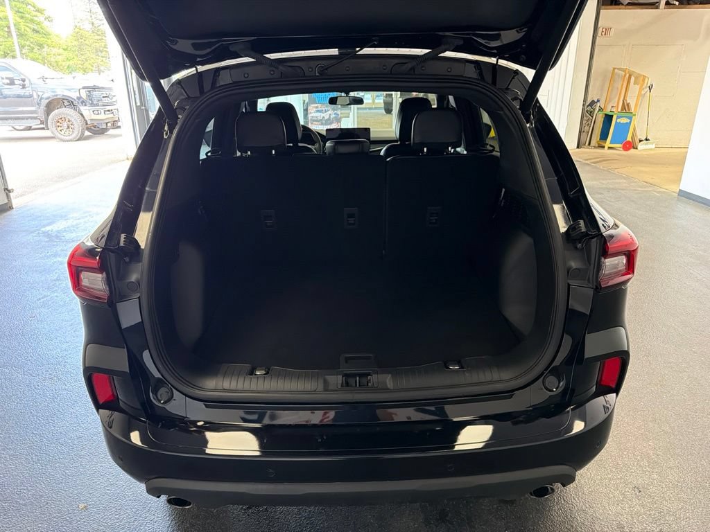 Used 2023 Ford Escape ST-Line w/ Tech Pack #1 AWD/4WD image 8