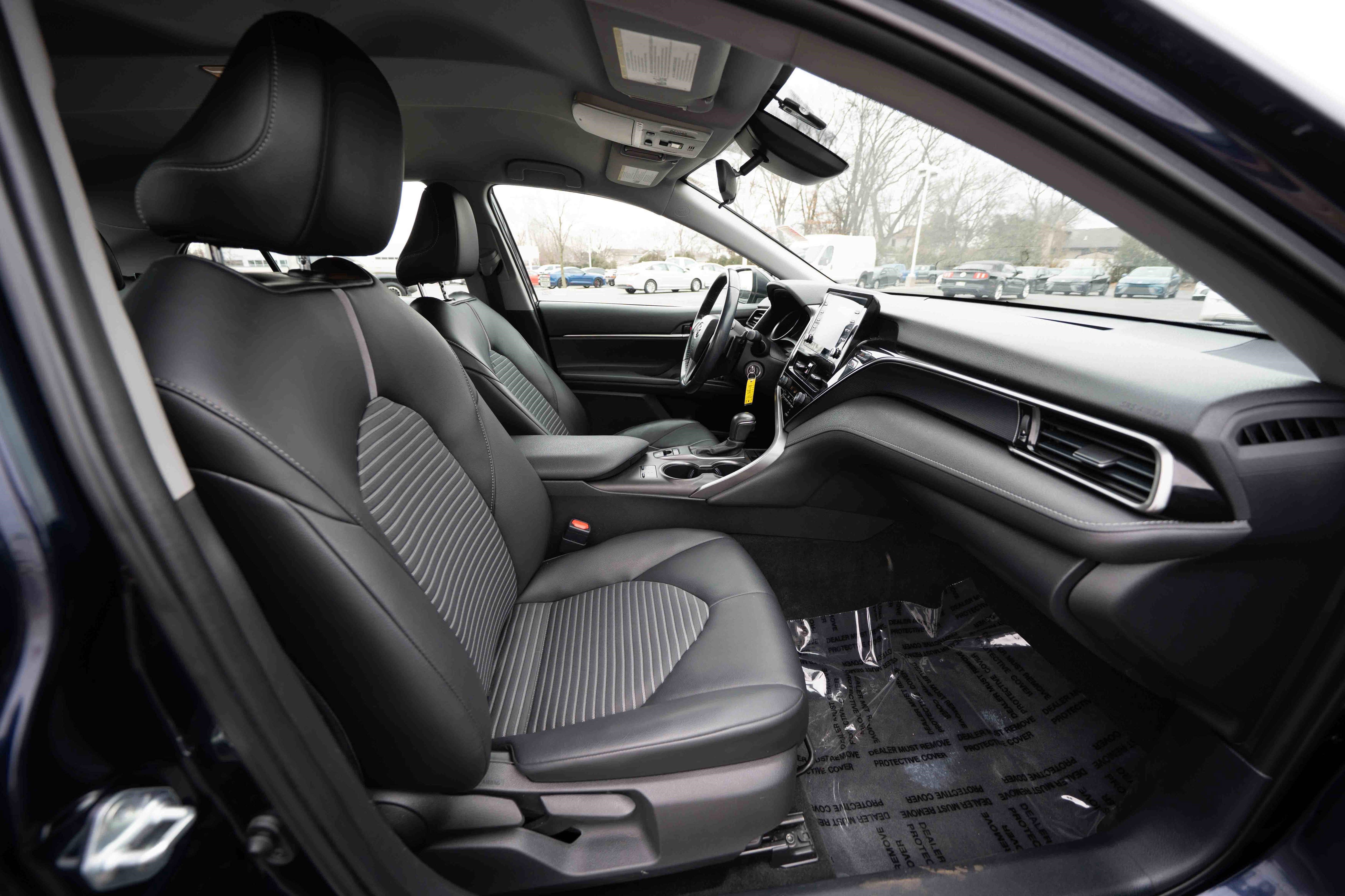 Used 2021 Toyota Camry SE w/ Cold Weather Package image 26