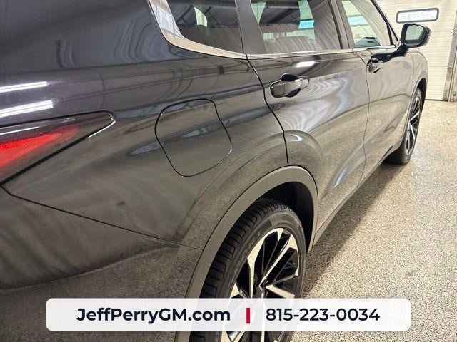Used 2022 Mitsubishi Outlander SE AWD/4WD image 9