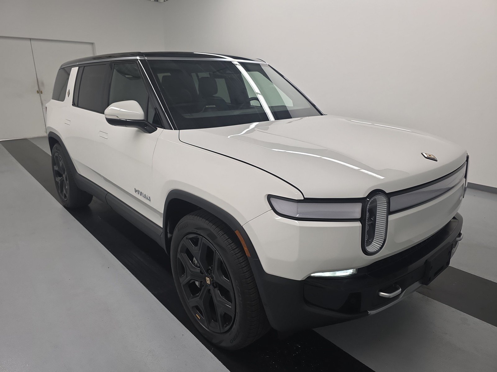 Used 2024 Rivian R1S Adventure AWD/4WD image 7