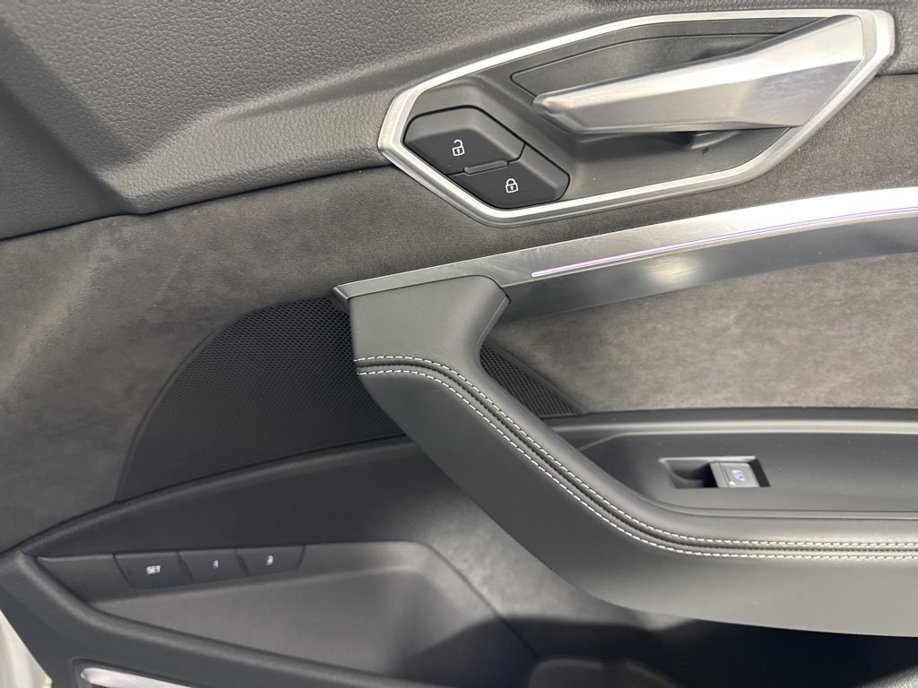Used 2021 Audi e-tron Prestige w/ Prestige Package image 14