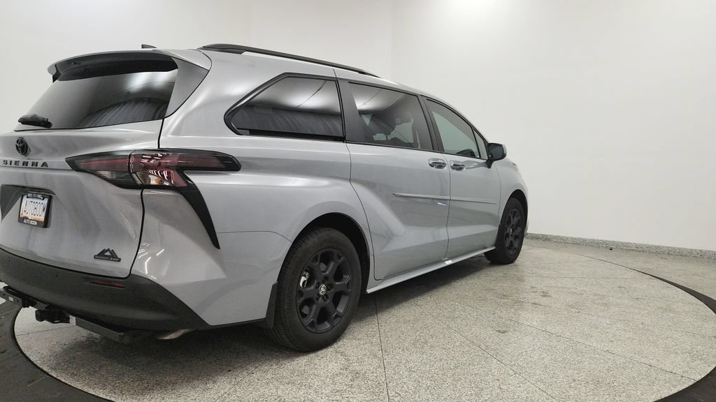 Used 2026 Toyota Sienna XLE Woodland Edition AWD/4WD image 5