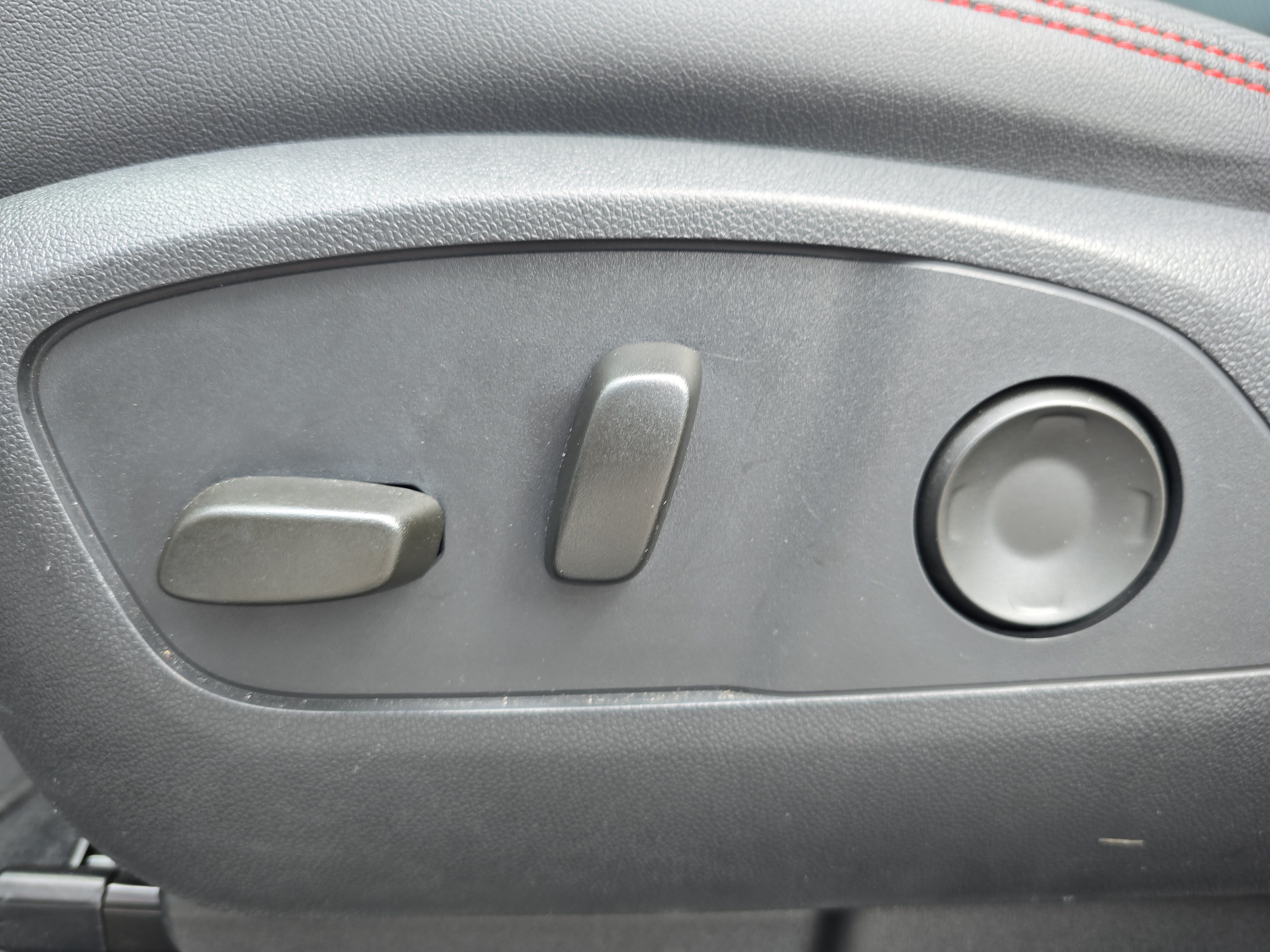 Used 2024 Chevrolet Traverse RS FWD image 30