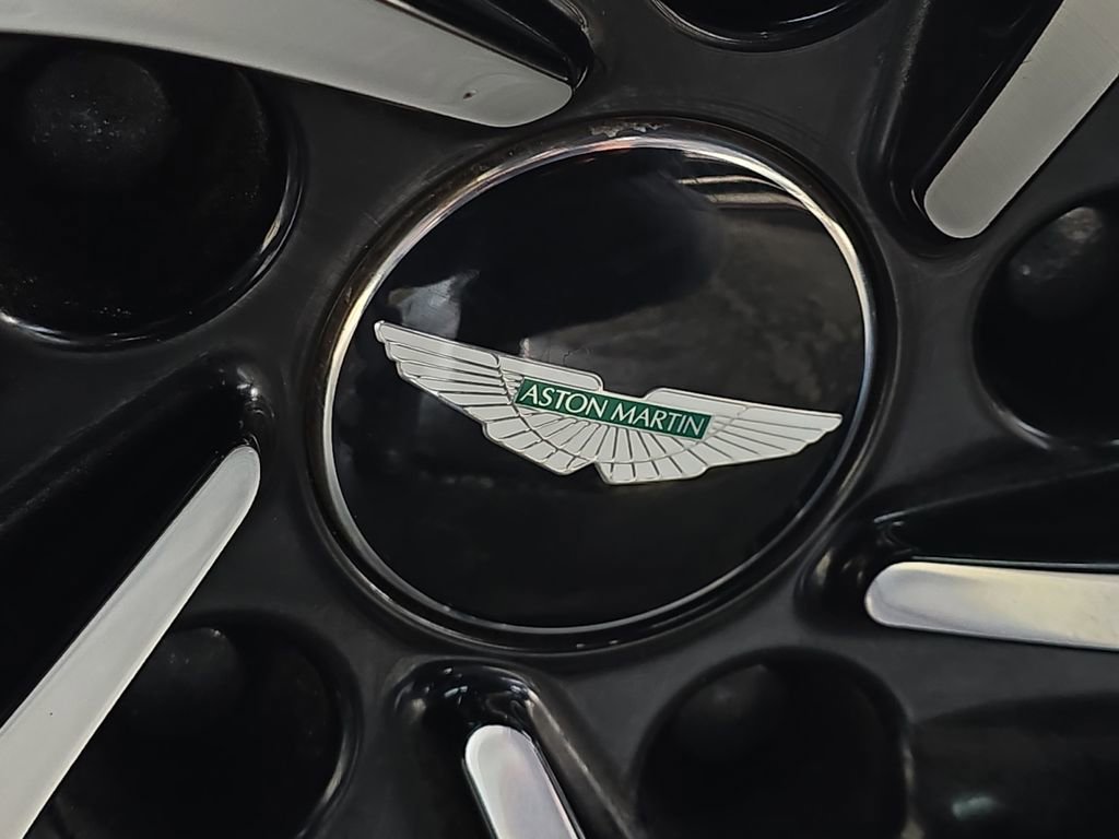 Used 2020 Aston Martin V8 Vantage Coupe image 37