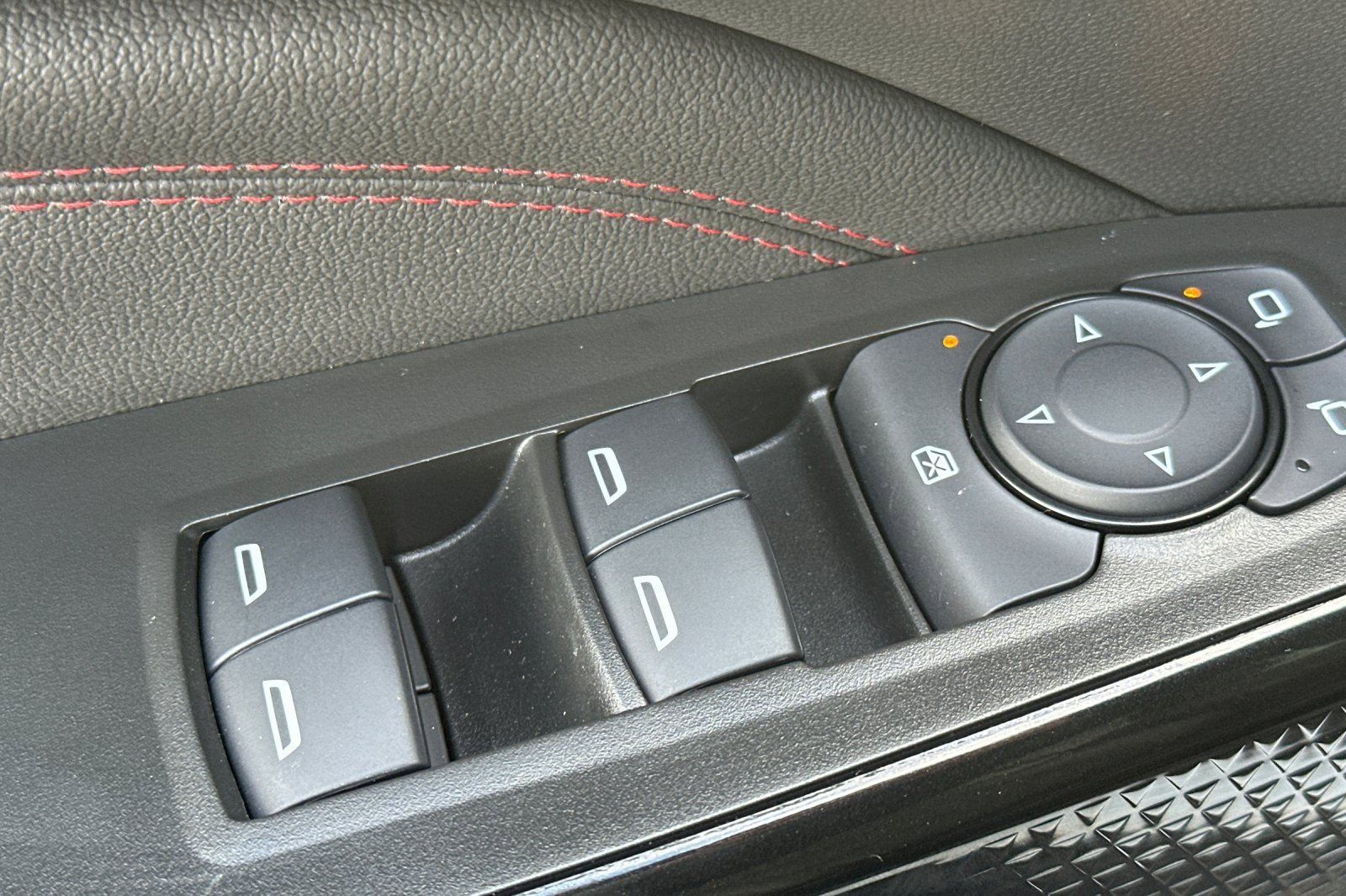 Used 2025 Chevrolet Trax RS w/ Driver Confidence Package image 13