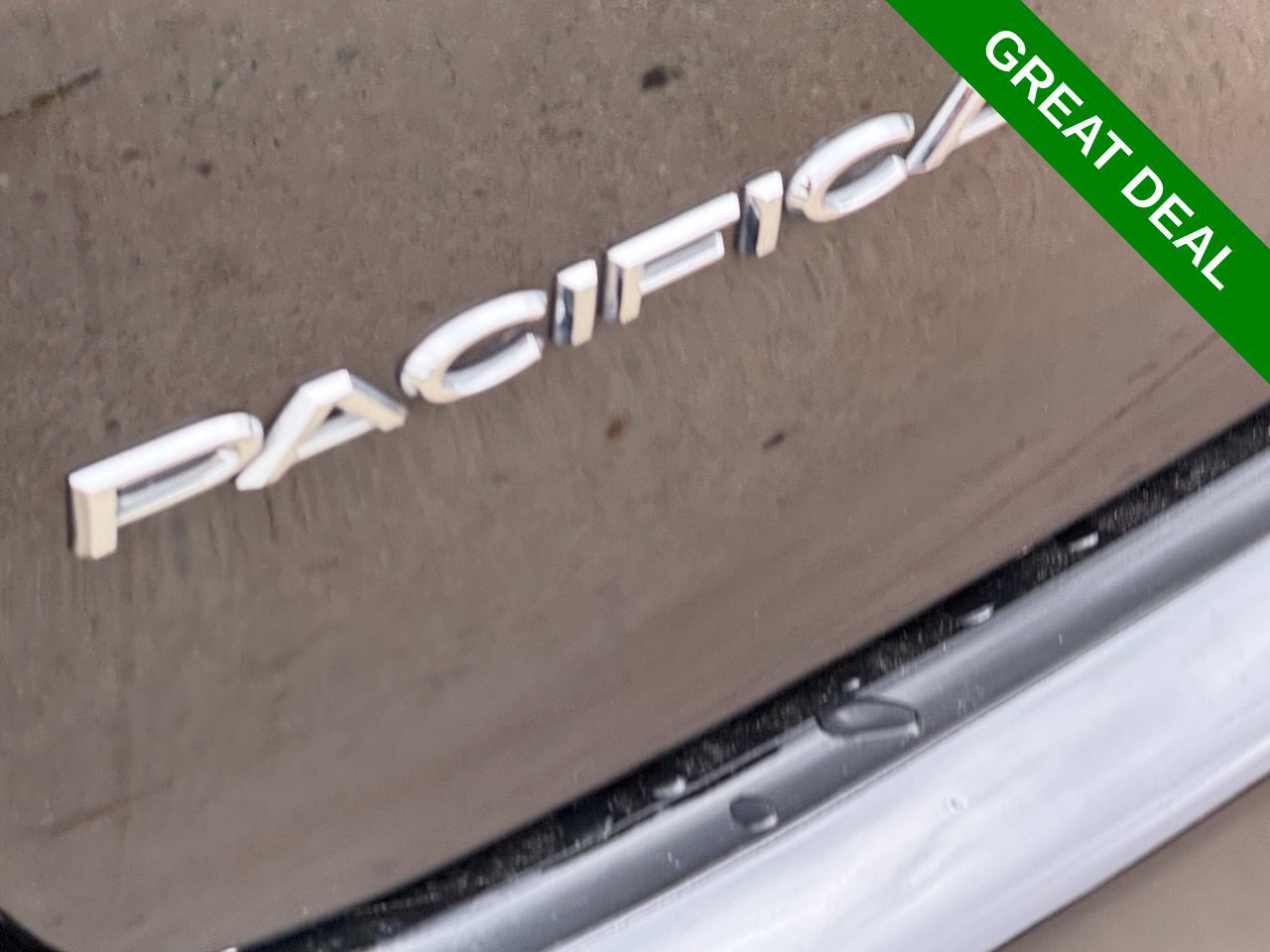 Used 2024 Chrysler Pacifica Touring-L FWD image 13