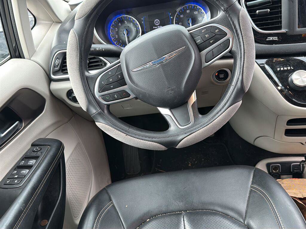 Used 2020 Chrysler Voyager Lxi FWD image 16