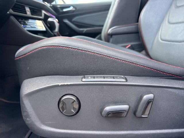 Used 2025 Volkswagen Jetta GLI Autobahn FWD image 14