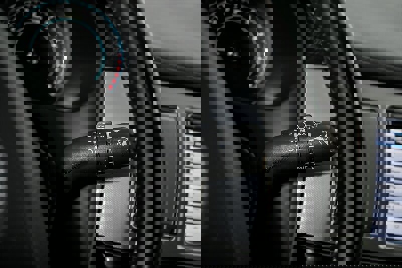 Used 2015 Jaguar XF Portfolio image 28